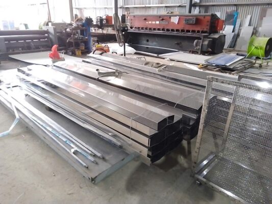 Tại sao nên chọn gia công inox theo yêu cầu tại Hà Nội?