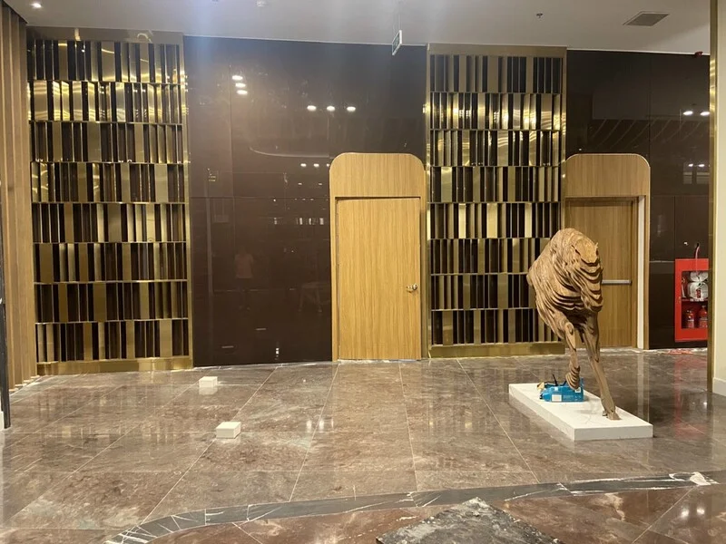 Ứng dụng của gia công inox mạ vàng Hưng Yên trong trang trí và thi công công trình 