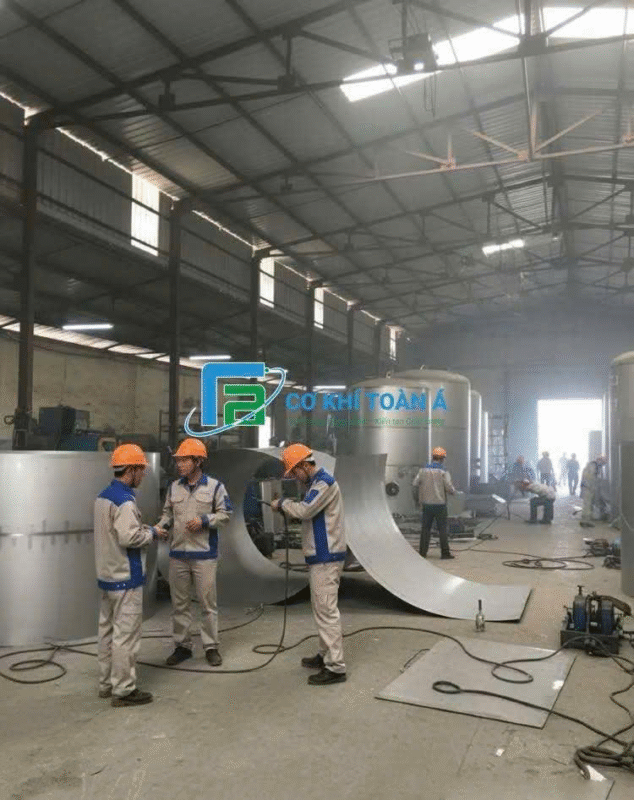 Chế tạo bồn inox công nghiệp chống ăn mòn giải pháp lưu trữ hóa chất hiệu quả